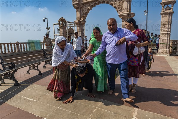Pilgrim with burning coal, Kalika Shakti Peeth Pavagadh temple, Unesco site Champaner-Pavagadh