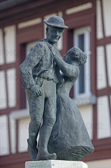 Sculpture dancing couple, bronze, two, couple, dancing, gesture, embrace, Kornmarkt, Bad Windsheim,