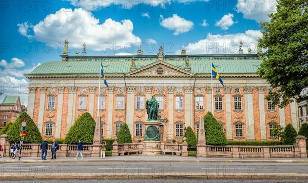 Exterior view of the Riddarhuset and bronze statue of Gustaf Eriksson Vasa by Pierre Hubert