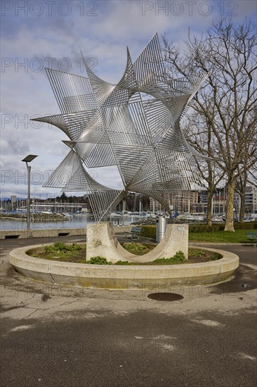 Art object Ouverture au Monde by the artist Angel Duarte in the Ouchy neighbourhood, Lausanne,