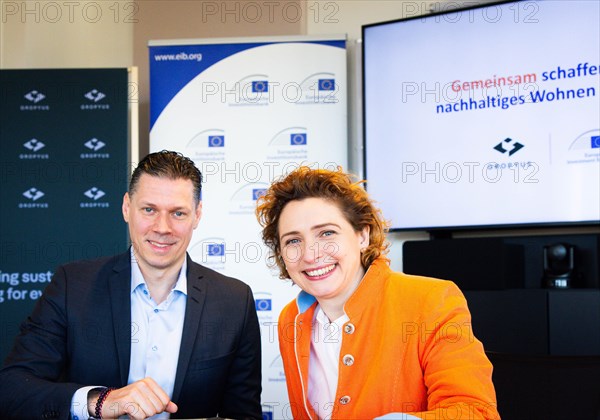 Nicola Beer (r), Vice-President of the European Investment Bank (EIB), and Markus Fuhrmann, founder