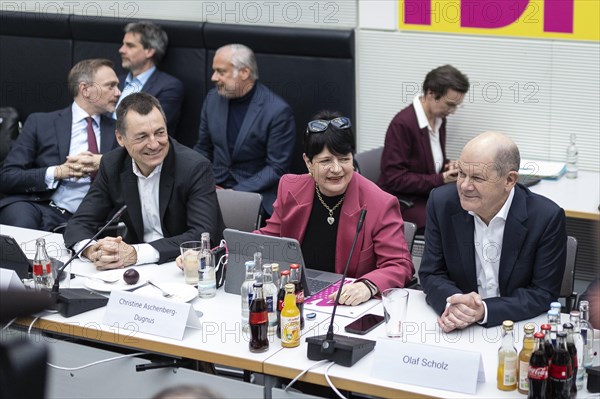Olaf Scholz (SPD), Federal Chancellor, with Christine Aschenberg-Dugnus (FDP) and Torsten Herbst