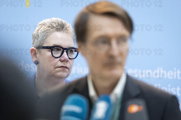 Christine Vogler, President of the German Nursing Council, in the foreground is Karl Lauterbach