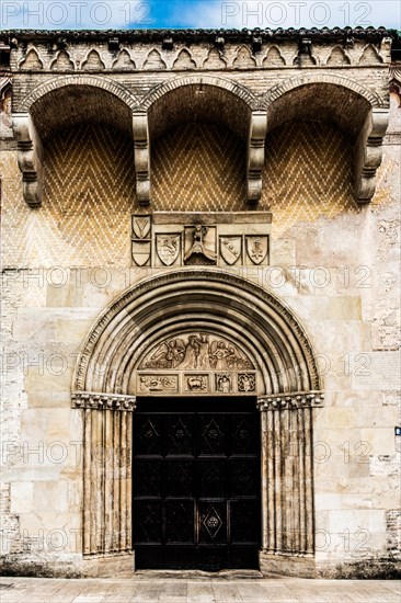 Stone portal, Moorish door, Duomo di Santa Maria Maggiore, 13th century, historic city centre,