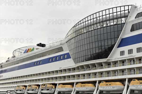 Detail, AIDALuna, The bow of a cruise ship next to modern harbour architecture, Hamburg, Hanseatic