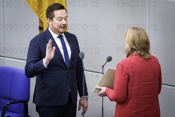 Uli Groetsch during his oath-taking for the office of Police Commissioner in the plenary session of