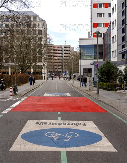 Symbolic photo on the subject of bicycle lanes in Berlin, Niederwallstrasse and Hausvogteiplatz,