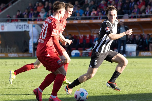 Football match, Nikola DOVEDAN 1.FC Heidenheim and Jan SCHOePPNER 1.FC Heidenheim fighting for the