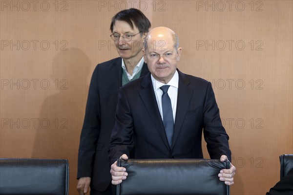 Federal Chancellor Olaf Scholz and Karl Lauterbach, Federal Minister of Health, on the sidelines of