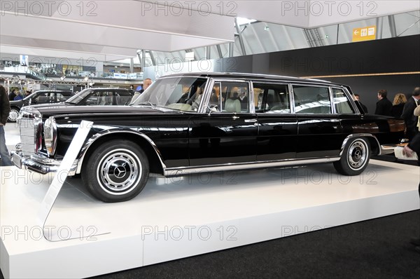 RETRO CLASSICS 2010, Stuttgart Trade Fair, Mercedes-Benz 600 Pullman, Glamorous black Mercedes-Benz