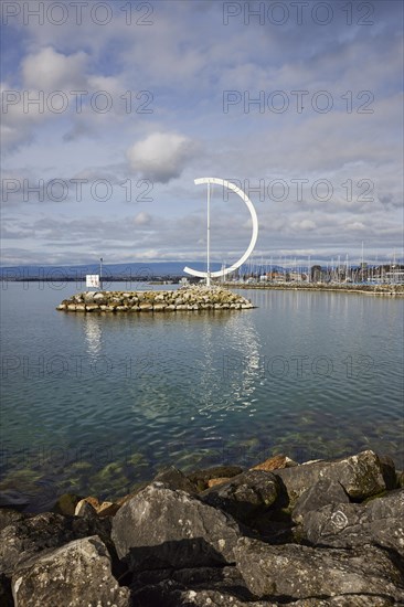 Large, semi-circular wind vane Eole, a sculpture by the artist Clelia Bettua on a small island in