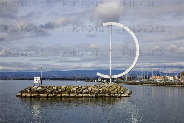 Large, semi-circular wind vane Eole, a sculpture by the artist Clelia Bettua within the harbour of