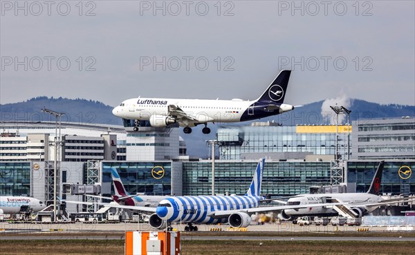 A Lufthansa Airbus A320-200 with the name of the city of Norderstedt on approach to Frankfurt