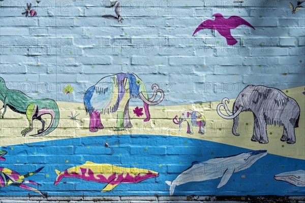 Animals of prehistoric times in water, land and air, whales, mammoths, pterosaurs, colourful