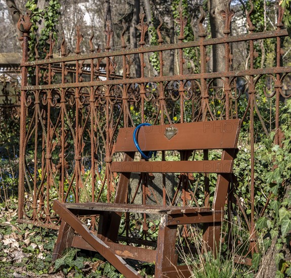 Rusty grave fences, Kirchof 1 of the Evangelische Georgen-Parochialgemeinde, Greisfswalder Strasse,
