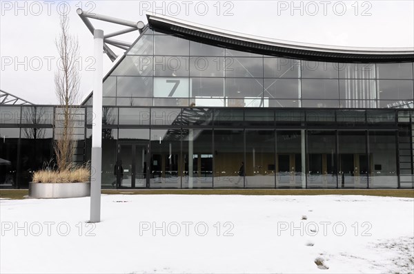RETRO CLASSICS 2010, Stuttgart Messe, Modern building with glass front and visible steel girders on