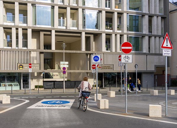 Symbolic photo on the subject of bicycle lanes in Berlin, Niederwallstrasse and Hausvogteiplatz,