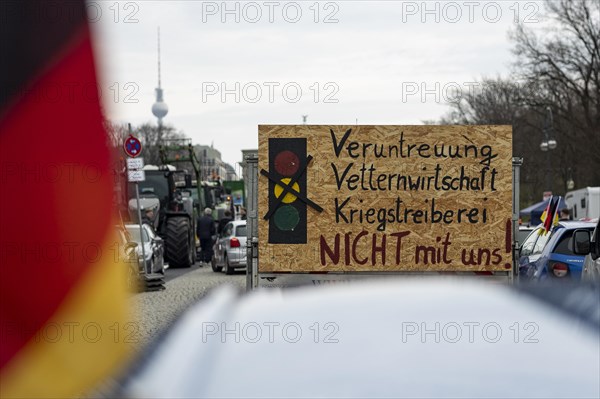 A demonstration sign mounted on a car trailer, vehicles blocking Strasse des 17. Juni, the Berlin