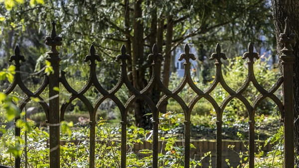 Rusty grave fences, Kirchof 1 of the Evangelische Georgen-Parochialgemeinde, Greisfswalder Strasse,