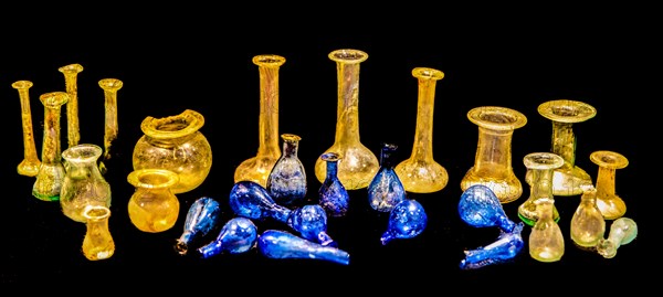 Balsam vessels, ampoule- or bottle-shaped jars as ritual objects or grave goods, Archaeological