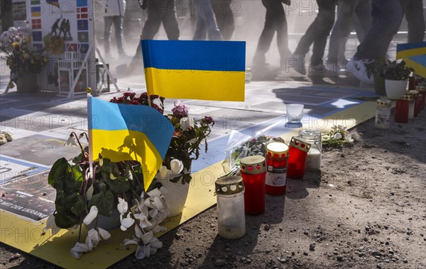 Mourners with flags and flowers in front of the Russian Embassy Unter den Linden, Berlin, Germany,