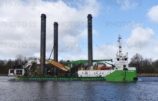 Tugboat, tugboat pulling dredger Peter The Great in the Kiel Canal, Kiel Canal, Schleswig-Holstein,