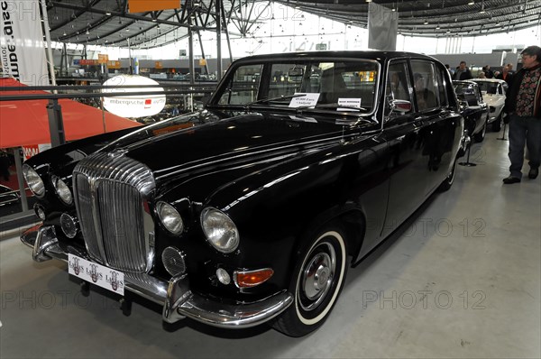 RETRO CLASSICS 2010, Stuttgart Messe, Black elegant limousine with chrome details, presented on the