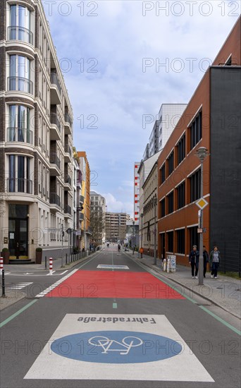 Symbolic photo on the subject of bicycle lanes in Berlin, Niederwallstrasse and Hausvogteiplatz,