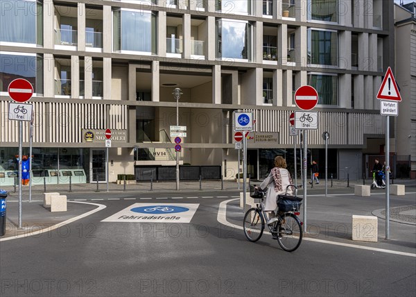 Symbolic photo on the subject of bicycle lanes in Berlin, Niederwallstrasse and Hausvogteiplatz,