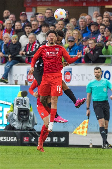 Football match, Kevin SESSA 1.FC Heidenheim in front in aerial combat for the ball with Nathan