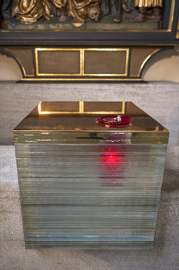 Modern glass tabernacle, St Clare's Church, Koenigstrasse 66, Nuremberg, Middle Franconia, Bavaria,