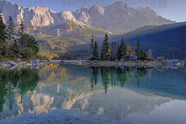 Mountain lake in front of steep mountains, reflection, evening light, autumn, Eibsee lake, view of