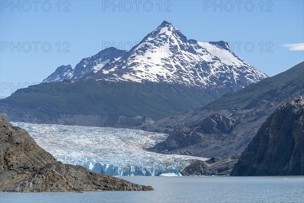 Glacier, Lago Grey, Torres del Paine National Park, Parque Nacional Torres del Paine, Cordillera