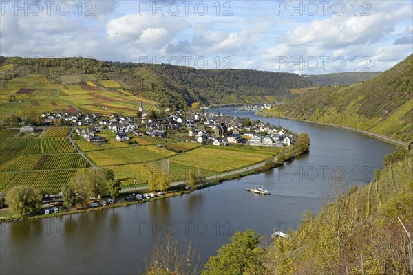 View of the wine village Ellenz-Poltersdorf with the car ferry between the district Ellenz and the