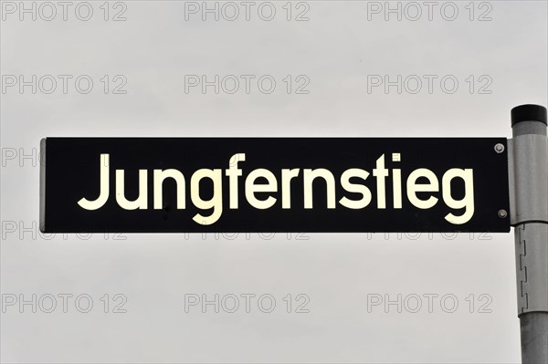 A street sign with the inscription 'Jungfernstieg' in clear, black letters, Hamburg, Hanseatic City