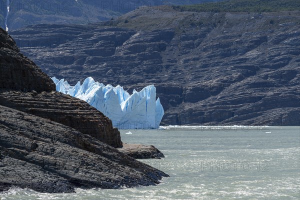 Iceberg, Lago Grey, Torres del Paine National Park, Parque Nacional Torres del Paine, Cordillera