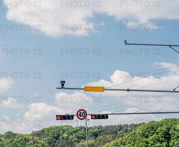 Traffic lights and a blank road sign against a clear sky with a 40 km/h speed limit, in South Korea