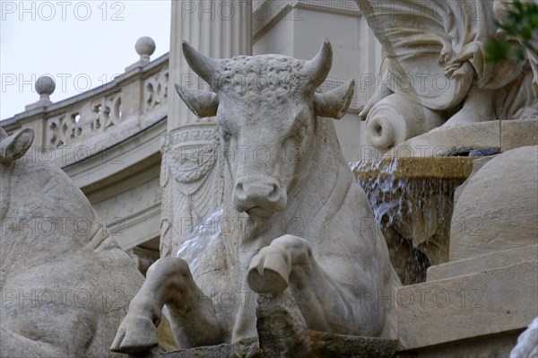 Palais Longchamp, Marseille, close-up of a powerful marble bull sculpture at a fountain, Marseille,