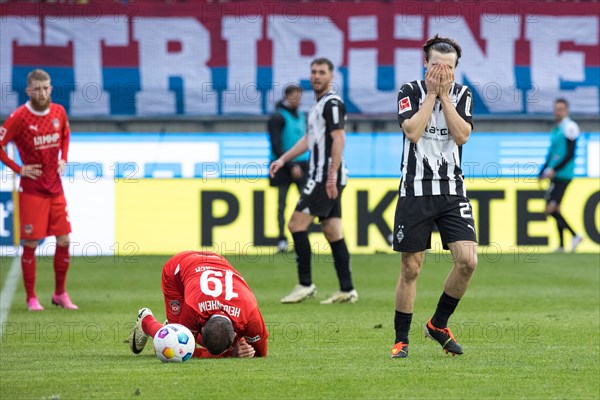 Football match, Rocco REITZ Borussia Moenchengladbach right can't believe it, he allegedly fouled