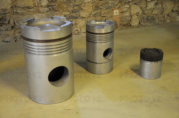 Deutsches Automuseum Langenburg, Several pistons in different sizes arranged on an exhibition area,