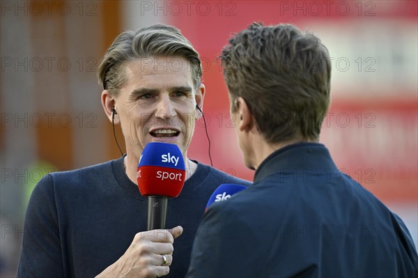 Sports Director Christoph Freund FC Bayern Munich FCB Portrait, in interview Microphone Micro Logo