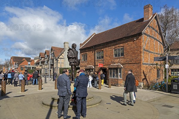 William Shakespeare statue, on the left behind his birthplace, Stratford upon Avon, England, Great