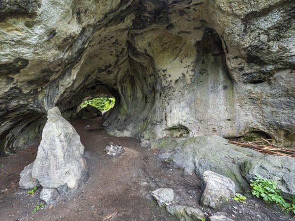 Geotope Quackenschloss, rock gate, passage cave, Goessweinstein, Franconian Switzerland, Upper