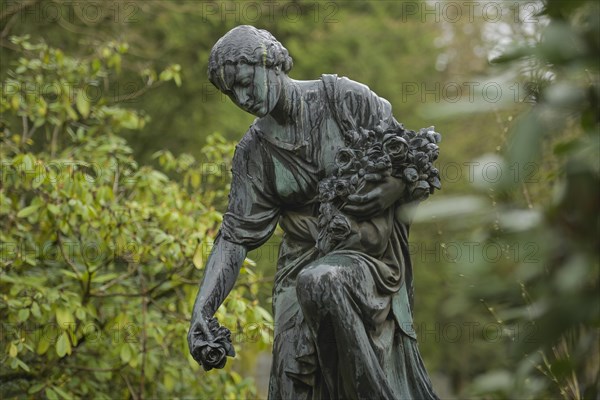Bronze female figure, mourning figure, symbol of death, North Cemetery, Wiesbaden, Hesse, Germany,