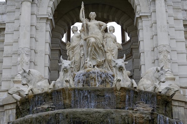 Palais Longchamp, Marseille, Allegorical marble sculpture of a woman surrounded by animals at a