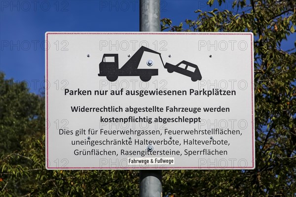 Sign, traffic sign, traffic sign, parking only in designated parking spaces, symbolic tow truck,