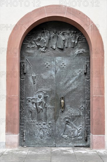Wuerzburg, Romanesque UNESCO St Kilian's Cathedral, St Kilian, Cathedral, Detailed view of a bronze