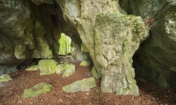 Geotop Geiskirche, rock gate, passage cave, Goessweinstein, Franconian Switzerland, Upper