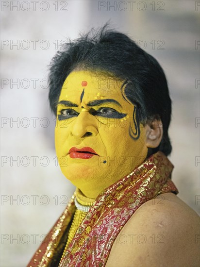 Kathakali performer or mime, 60 years old, with painted face, Kochi Kathakali Centre, Kochi,