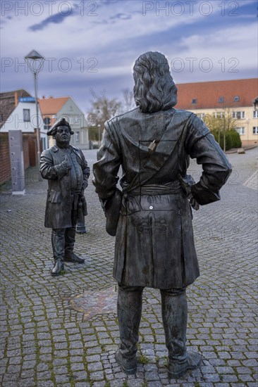 Bronze figures of the Prussian King Frederick William I (back) and Tsar Peter I of Russia by the